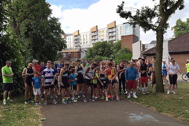 crowd of runners at the start line